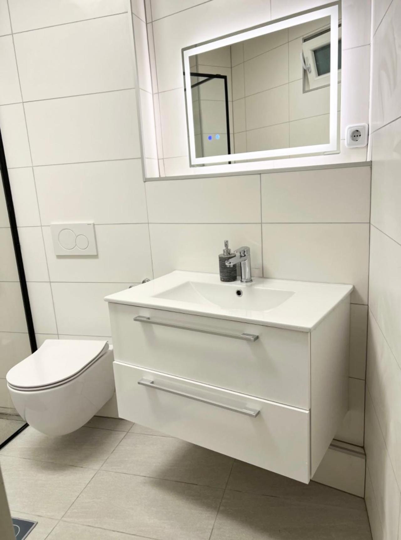 Messe, 2-bedroom Duplex With Terrace And Garden Villa *
